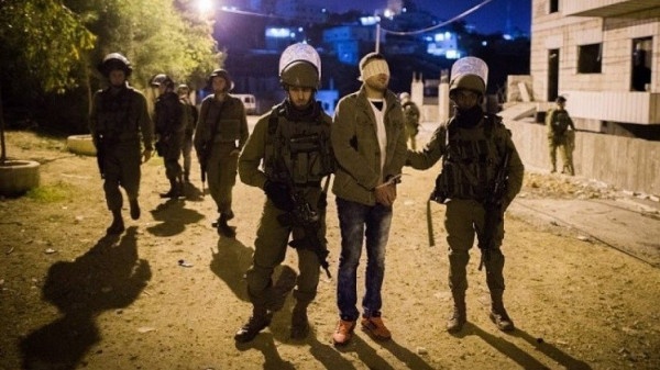 بينهم صحافيان.. الاحتلال يعتقل 9 فلسطينيين من مناطق متفرقة بالضفة