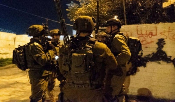 الاحتلال يشن حملة مداهمات واعتقالات واسعة في القدس والضفة