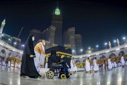 السعودية: تصاريح العمرة للمطعمين فقط ضد كورونا