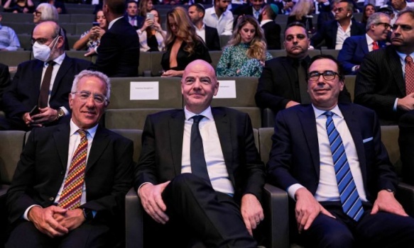 فلسطين ترفع الكرت الأحمر بوجه رئيس &ldquo;الفيفا&rdquo; وترفض استقباله