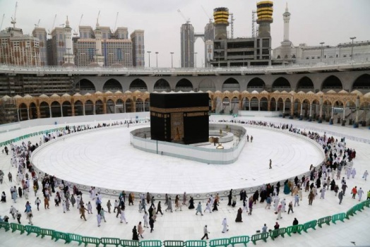 السعودية تتخذ قراراً جديداً بشأن الصلاة في المسجدين الحرام والنبوي