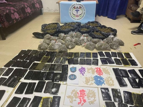الشرطة تضبط كميات ضخمة من المخدرات داخل منزل تاجر في الخليل