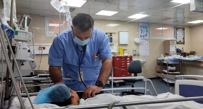 أطباء بغزة ينقذون حياة طفلة بعد تعرضها لصعقة كهربائية