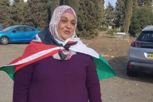 الأسيرة المحررة نسرين أبو كميل تتمكن من الدخول إلى قطاع غزة