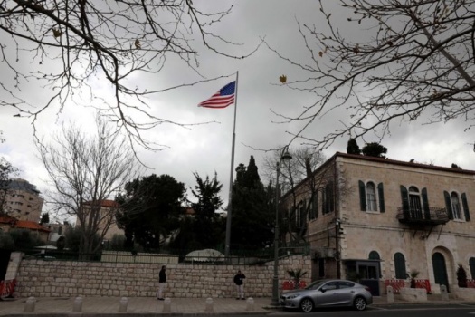 الإدارة الأمريكية تدير ملف “قنصلية القدس” بعيدا عن الفلسطينيين.. وتخوفات من “رشى سياسية” تقدم من واشنطن لتل أبيب
