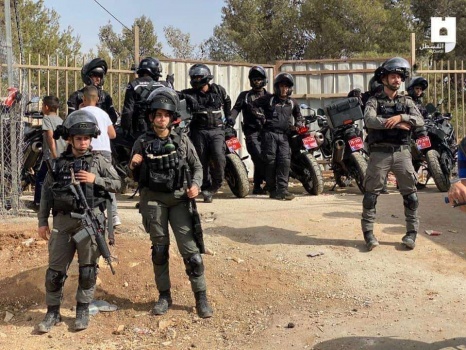 القدس: إصابات بالاختناق واعتقال شابين في اعتداء للاحتلال على المقبرة اليوسفية