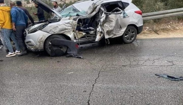 إصابات جراء حادث تصادم بين مركبة وشاحنة شرق بيت لحم
