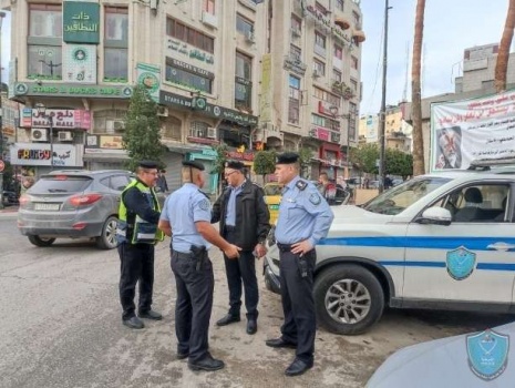 الشرطة تباشر  عملها في تنفيذ خطة مرورية مكثفة في رام الله
