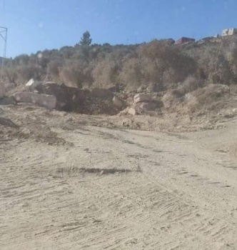 جرافات الاحتلال تغلق الطرق المؤدية الى جبل صبيح في بيتا