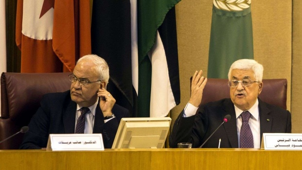 الرئيس يمنح القائد الراحل عريقات وسام نجمة الشرف من الدرجة العليا