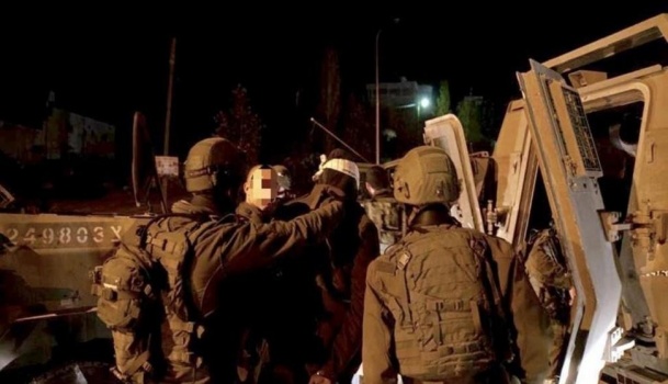 الاحتلال يعتقل 8 مواطنين من القدس والضفة