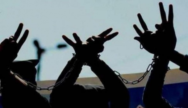 أقدمهم الفسفوس: أربعة أسرى يواصلون إضرابهم عن الطعام