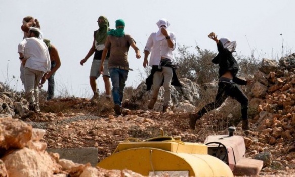 إصابة فلسطينيين جراء اعتداء مستوطنين وجنود إسرائيليين