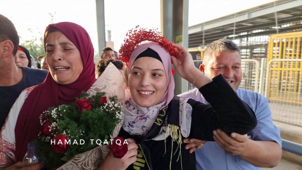 الإحتلال يفرج عن اقدم اسيرة فلسطينية على حاجز الجلمة شمال جنين