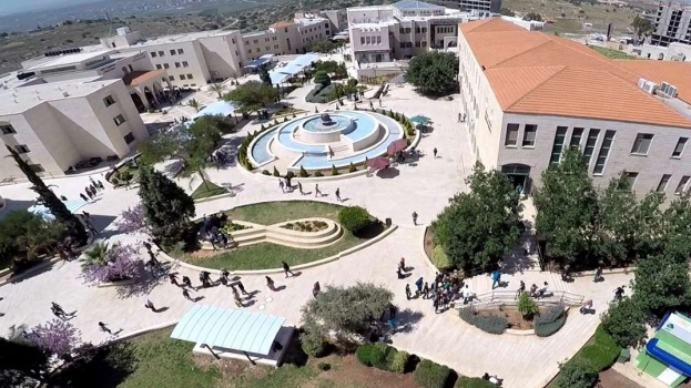 صحفي إسرائيلي يحرض ضد طلبة الداخل المحتل في الجامعة العربية الأمريكية بجنين