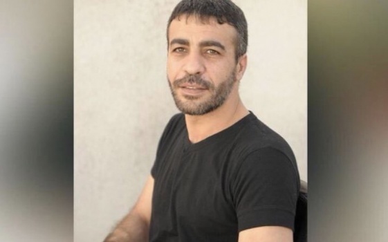 نقل الأسير ناصر أبو حميد إلى مستشفى "برزلاي" في وضع صحي سيء