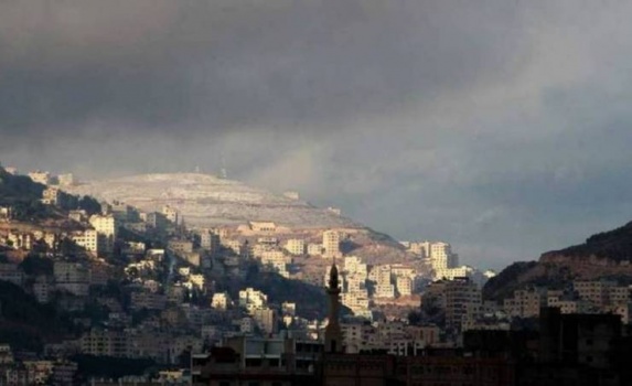 حالة الطقس: انخفاض مستمر على درجات الحرارة وأمطار الجمعة فوق معظم المناطق