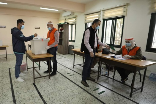 فتح باب الاقتراع لإنتخابات الهيئات المحلية في الضفة الغربية.