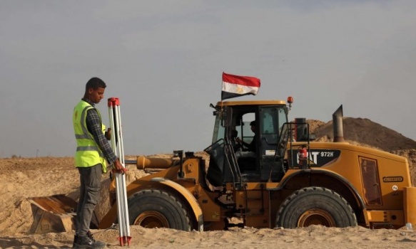 مصر تطلب من إسرائيل المرونة حيال غزة وتستأنف مهمة إعادة الإعمار.. واتصالات نشطة لمنع التصعيد