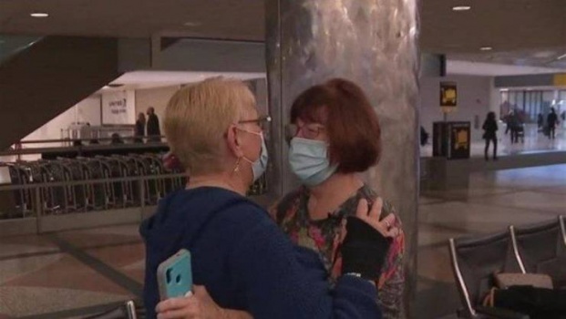 شقيقتان في السبعين من عمرهما تلتقيان لأوّل مرّة