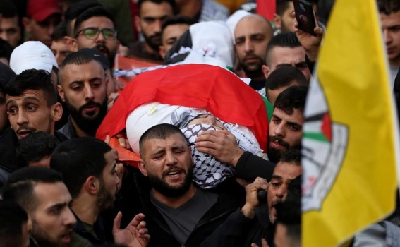 جماهير نابلس تشيّع جثمان الشهيد كيال