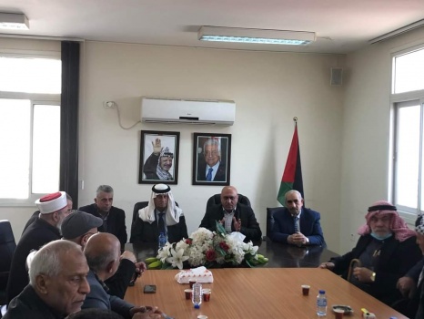 محافظ جنين يؤكد على جهود الجميع في دعم مساعي الخير لحقن الدم في بلدة قباطية وصولا إلى الصلح العائلي