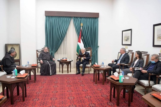 الرئيس عباس يهنئ أبناء شعبنا لمناسبة حلول أعياد الميلاد المجيدة