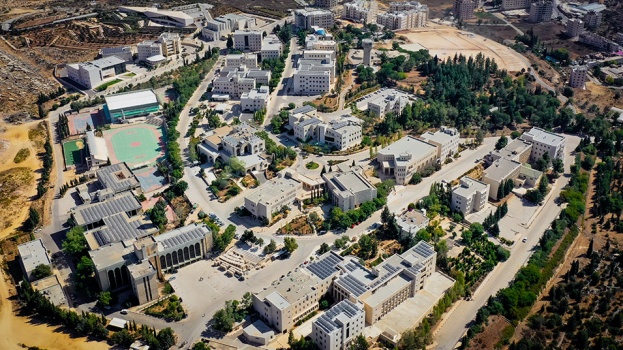 جامعة بيرزيت تصدر بيانا حول العنف داخل حرمها وتكسير قاعة كمال ناصر من قبل مجموعة من الطلبة
