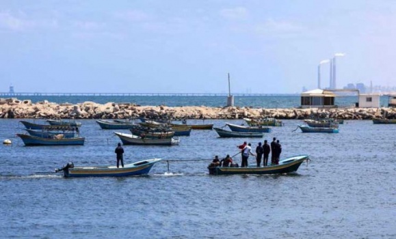 قوات الاحتلال تستهدف صيادين ومزارعين في غزة