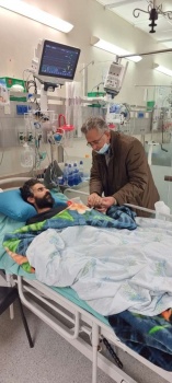 وفد من وزارة الصحة يجري فحصاً سريرياً للأسير هشام أبو هواش: (وجدنا رجلاً بحالة حرجة جداً ونتوقع الأسوأ في أي لحظة)