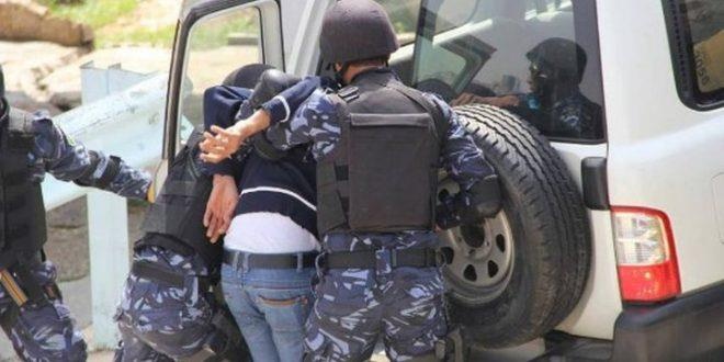 الشرطة تقبض على شخص حجز حرية مواطن وسرق هاتفه غرب جنين