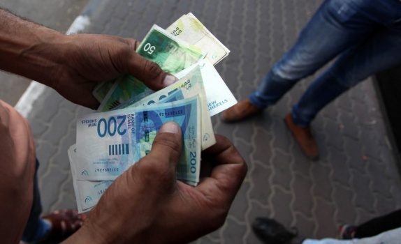 قيمتها 700 شيقل.. بدء صرف دفعة جديدة لمتضرري جائحة كورونا