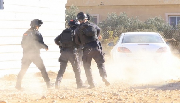 احتجاجا على عمليات التجريف.. فلسطينيون يهاجمون مركبات إسرائيلية في النقب