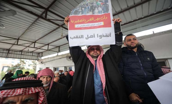 غزة.. وقفة دعما لسكان “النقب” في مواجهة انتهاكات الاحتلال