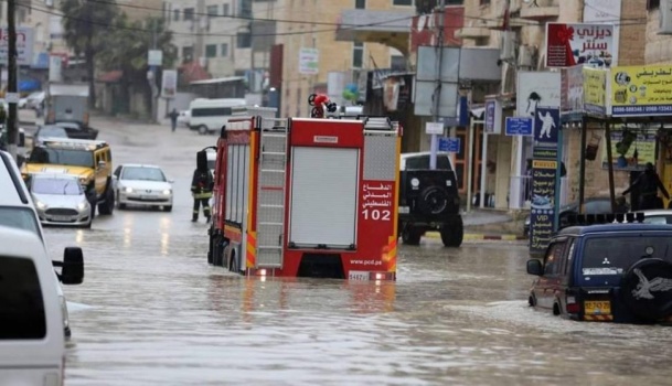 الدفاع المدني يهيب بالمواطنين الالتزام بتعليمات السلامة خلال المنخفض الجوي