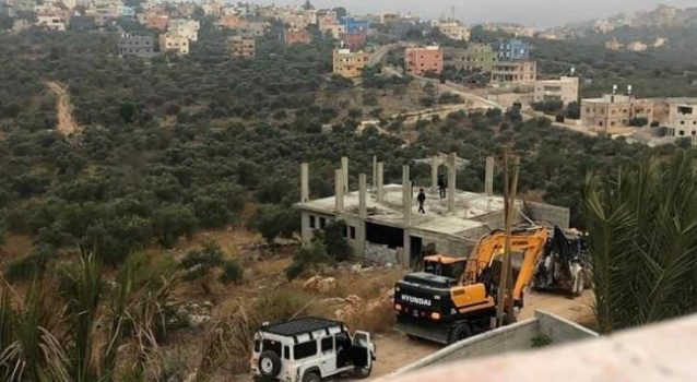 الاحتلال يهدم منشأة قيد الإنشاء غرب سلفيت