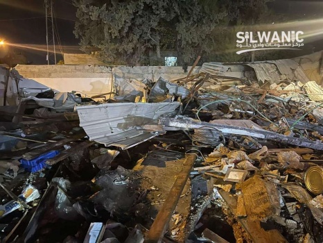 بلدية الاحتلال تجبر شابا على هدم 3 منشات تجارية في سلوان