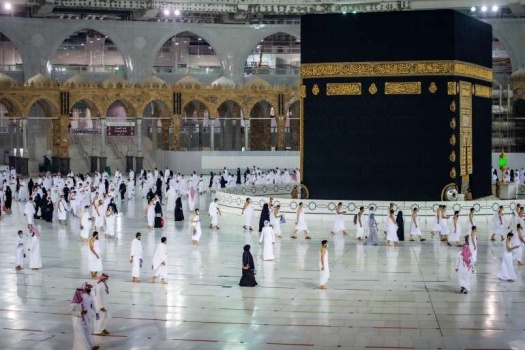 البكري يعلن البدء بموسم العمرة لهذا العام بعد توقفه نتيجة انتشار جائحة كورونا