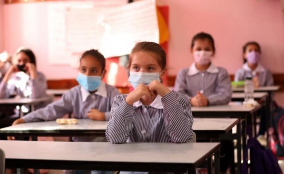 مجلس الوزراء يناقش تعطيل المدارس لعدة أيام بسبب الطقس وتفشي كورونا