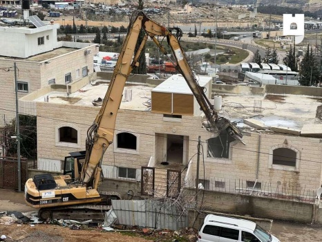 القدس: الإحتلال يهدم منزلين في الطور