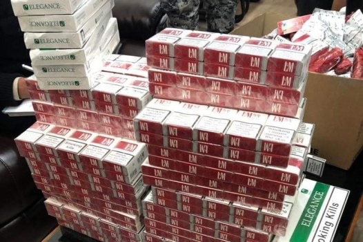 ما حقيقة ضبط الجمارك الاسرائيلية لكميات كبيرة من السجائر المهربة بحوزة زوجة وزير فلسطيني ؟