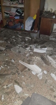 غزة: نجاة عائلة بعد سقوط سقف منزلها بفعل ثأتير المنخفض