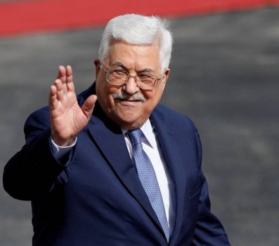 يدعوت احرنوت: ماذا طلب الرئيس الفلسطيني محمود عباس من غانتس؟