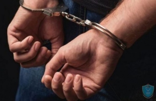 الشرطة تقبض على 3 أشخاص يشتبه فيهم بالاعتداء على معلم في الخليل