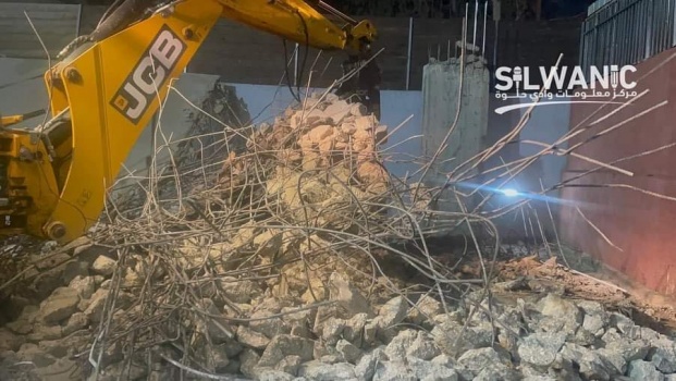 الاحتلال يجبر مواطنا على هدم منزله في سلوان