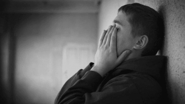 13 علامة تشير إلى أنك تتعامل مع مريض نفسي