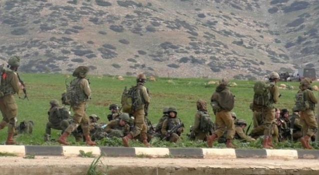 الاحتلال ينشر مركباته العسكرية في الأغوار