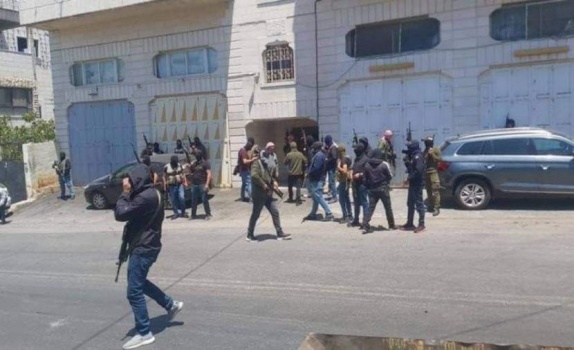 الخليل تشتعل.. هل تستطيع الأجهزة الأمنية ضبط الحالة الميدانية؟