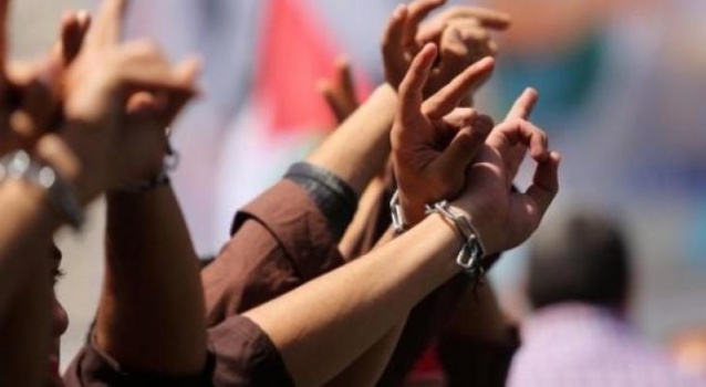 الأسرى يدرسون خيارات التصعيد في السجون