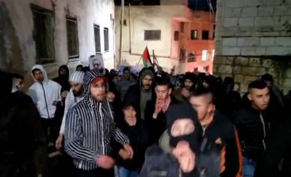 لليوم الثاني على التوالي...استمرار الاعتصام في منازل منفذي عملية "حومش" المهددة بالهدم في السيلة الحارثية غرب جنين